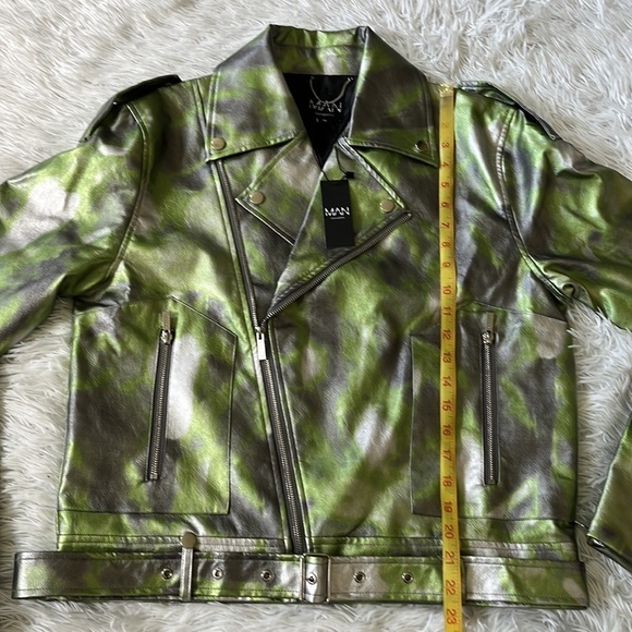 BOOHOOMAN BOXY SPRAY DETAIL BIKER JACKET IN SILVER/GREEN SIZE SMALL - Picture 8 of 11